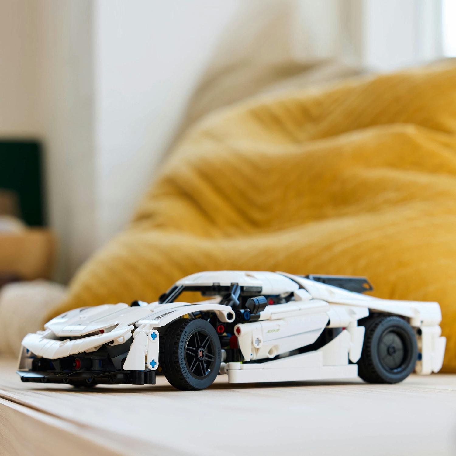 LEGO® Technic - Hipermasina Koenigsegg Jesko Absolut alba 42184