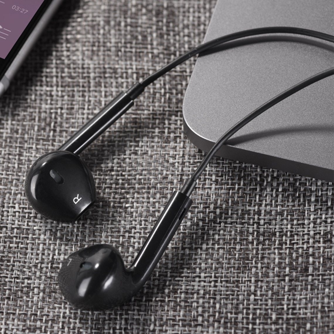 Casti in-Ear cu fir, USB-C, Universale, pentru iPad / Huawei / Xiaomi / Motorola / Oppo / Realme / Nokia / OnePlus, controler si microfon pe fir, 1.2m, Stereo, NEGRE (M101)