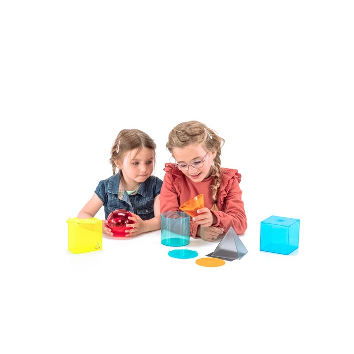 Corpuri geometrice colorate transparente