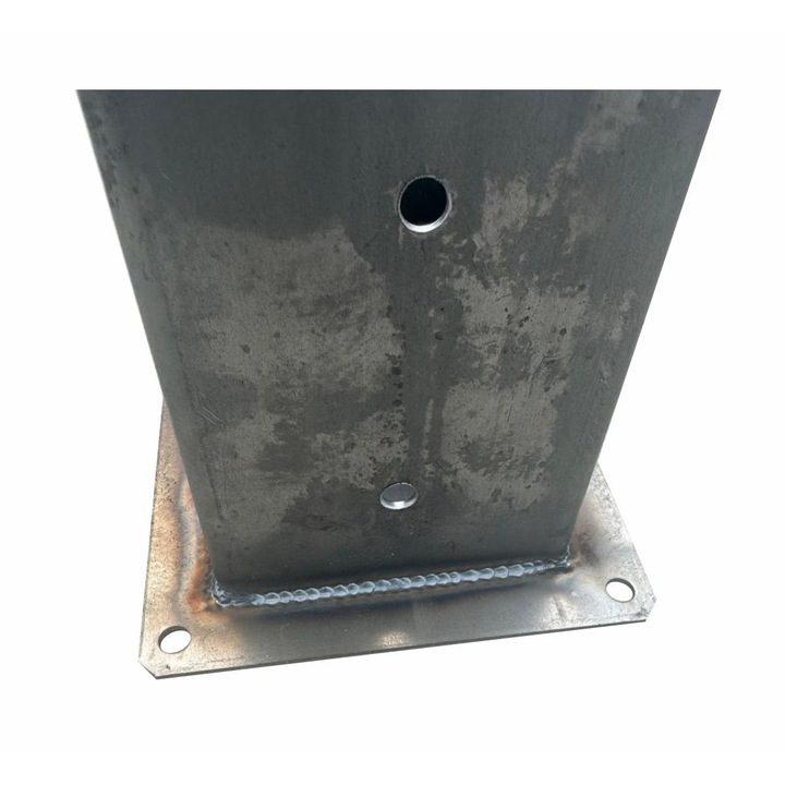 Fém tartó természetes fa oszlopokhoz, mérete 100x100mm, talpa 142x142mm, magassága 100 mm