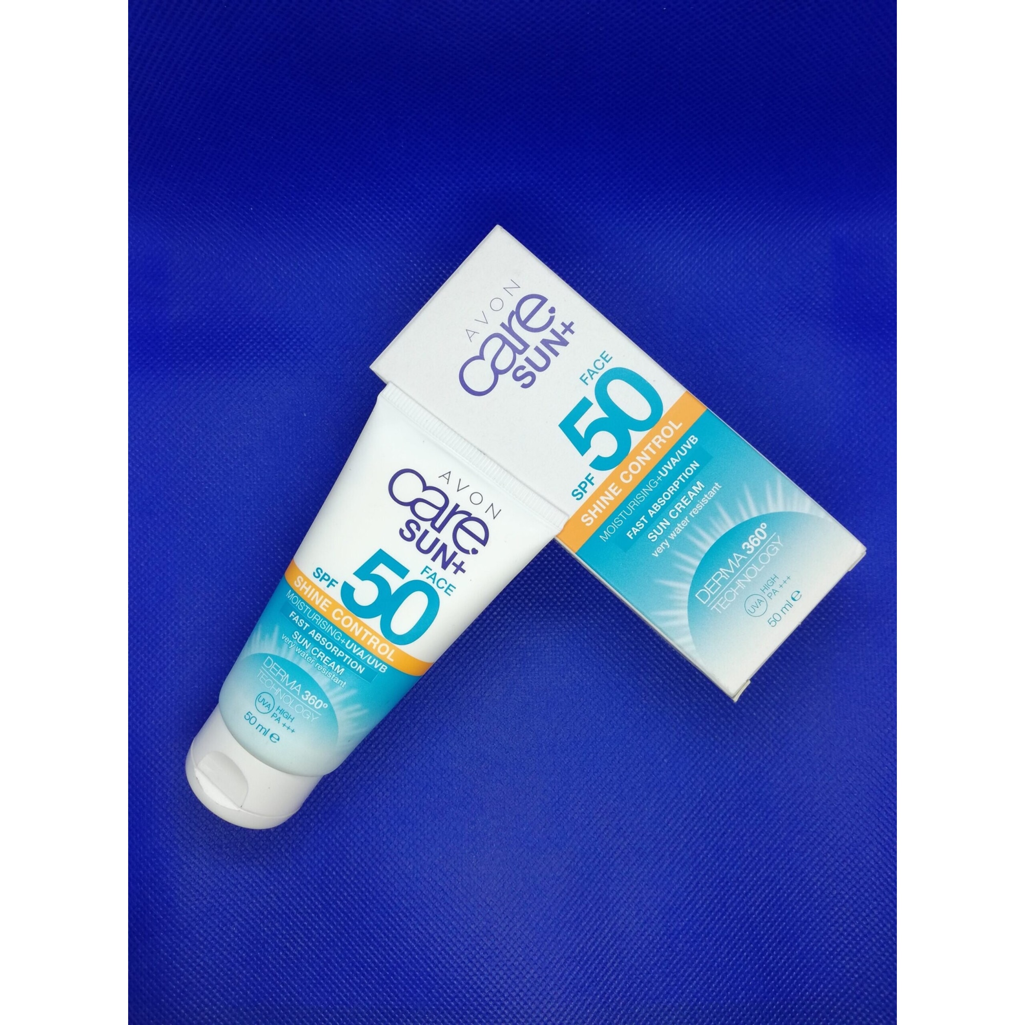 Crema de fata hidratanta cu protectie solara Face Shine Control, SPF 50 ...