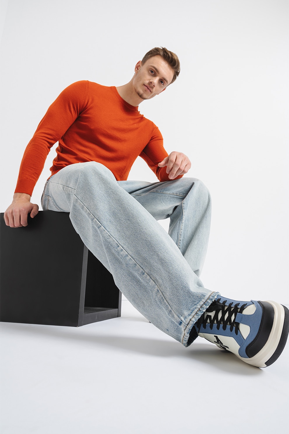 ARMANI EXCHANGE, Blugi cu talie medie si aspect decolorat, Albastru glaciar, 36