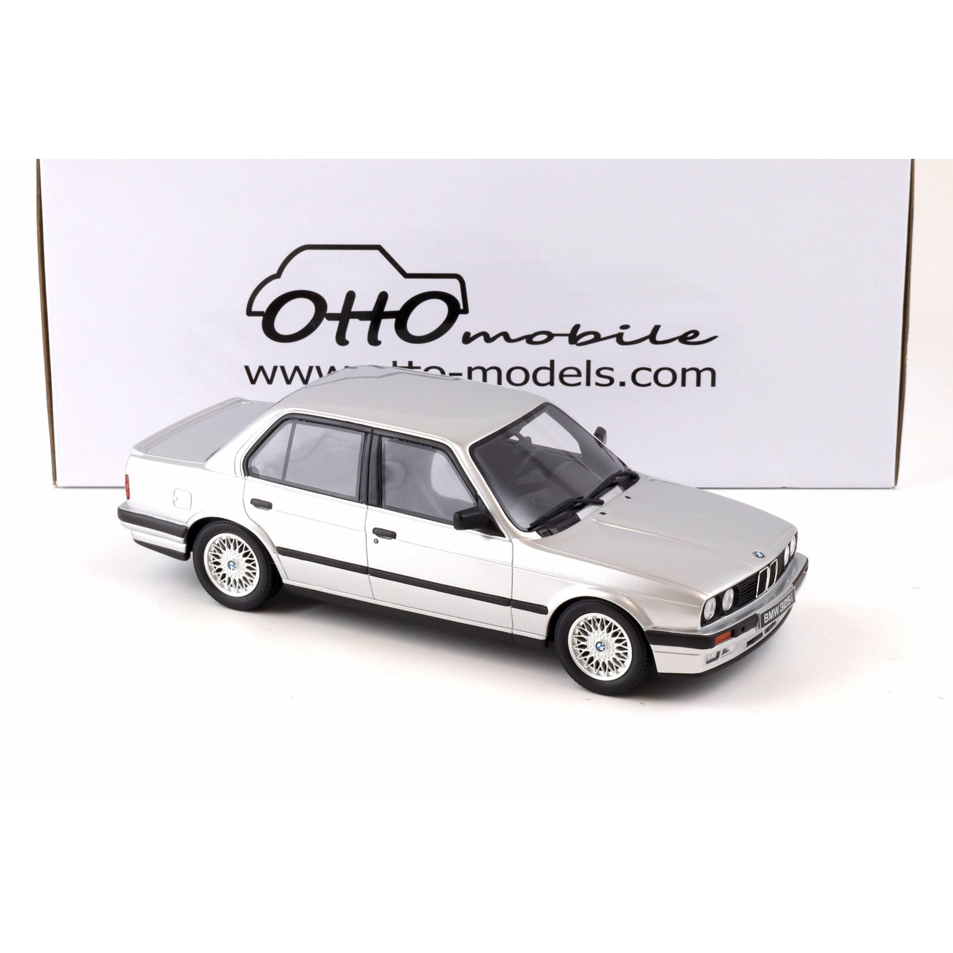 Macheta auto BMW E30 325i Sedan gri OT912, 1:18 Otto Models - eMAG.ro