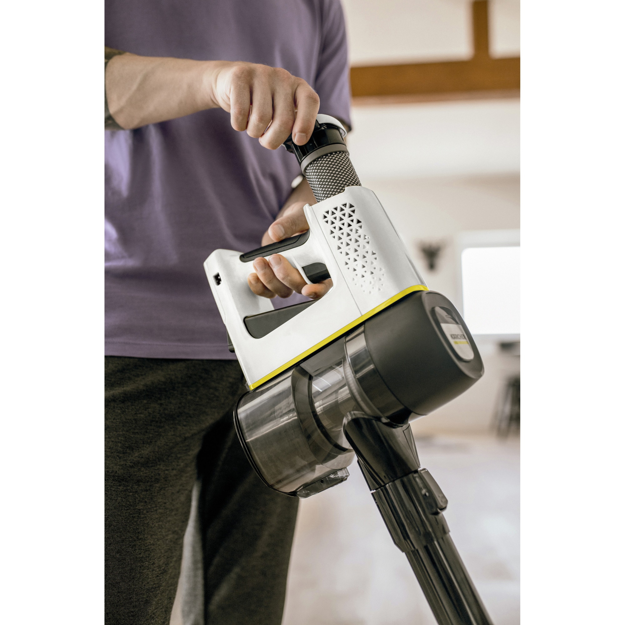Aspirator auto KARCHER VC 4 fara fir, portabil, negru