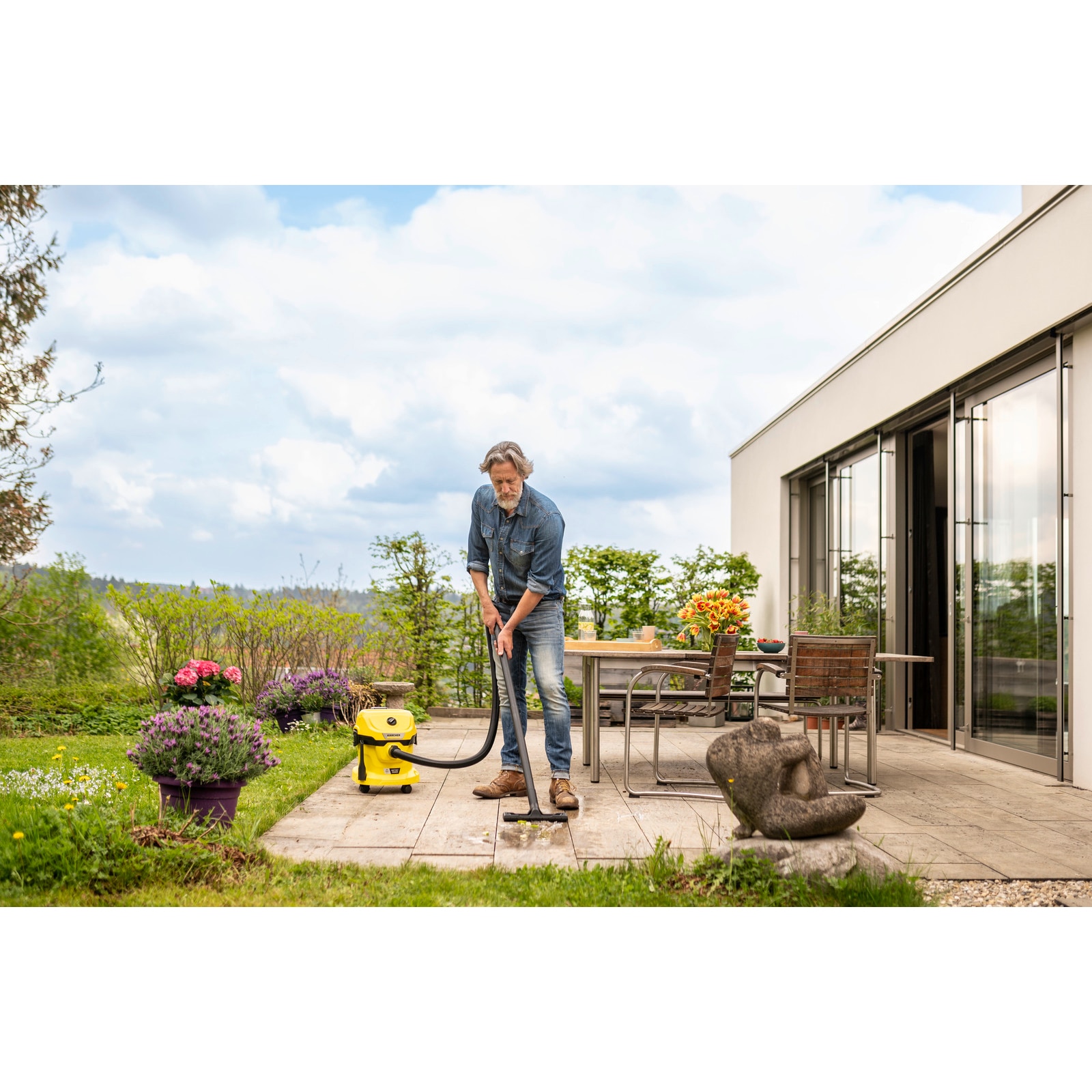Aspirator Karcher WD 2-18 V-12/18, galben-negru, umed si uscat, capacitate 12L, putere 225W