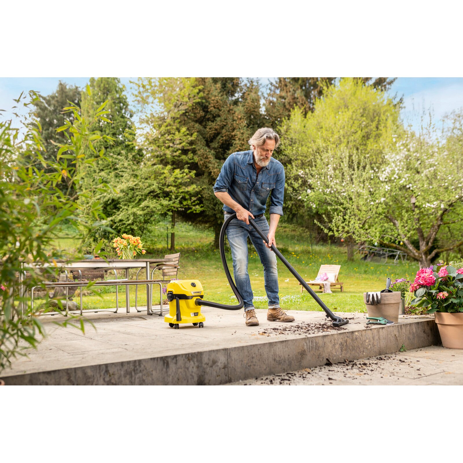 Aspirator Karcher WD 2-18 V-12/18, galben-negru, umed si uscat, capacitate 12L, putere 225W