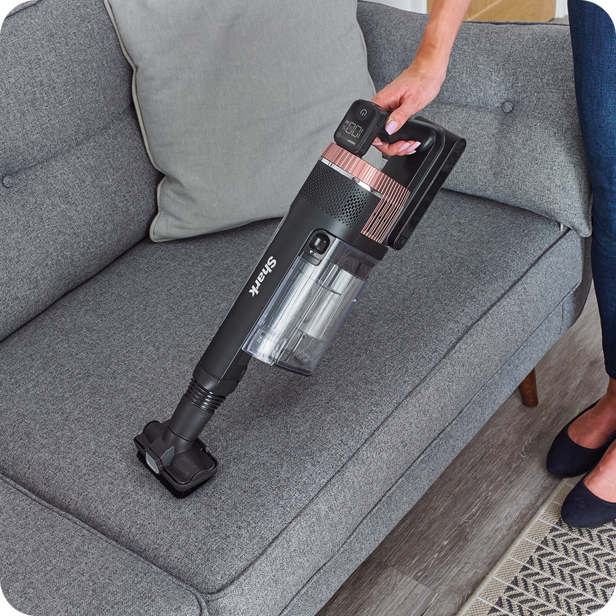 Aspirator fara fir cu tehnologie anti hair-wrap plus Shark IZ400EU, Flexology True Pet, 309 w, 25.2v autonimie pana la 60 de min, negru/rose