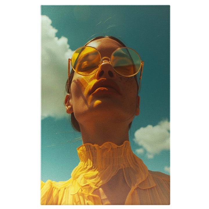 Tablou Canvas Dama cu Pistrui si Ochelari Galbeni cu Par Saten Sta in Razele Soarelui cu Ochii Inchisi in Rochie, Pictura Digitala 70x50CM