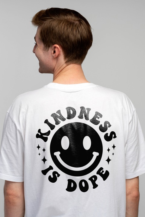 Tricou Barbati cu un emoji zambitor si mesajul "Kindness is dope" - bunatatea e marfa cu imprimeu pe Spate, 100% Bumbac, Alb, XS