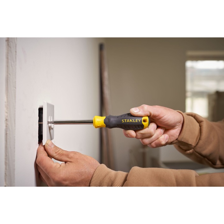 Surubelnita magnetica cu 34 de varfuri Stanley STHT0-70885, include 31 de varfuri, depozitare integrata a varfurilor: cartusul ofera acces facil si selectia rapida a accesoriului necesar pentru fiecare aplicatie