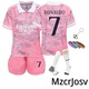 Echipament sportiv copii Real Nr.7 Ronaldo MzcrJosv ®, 3 bratari, Breloc, Roz, Roz