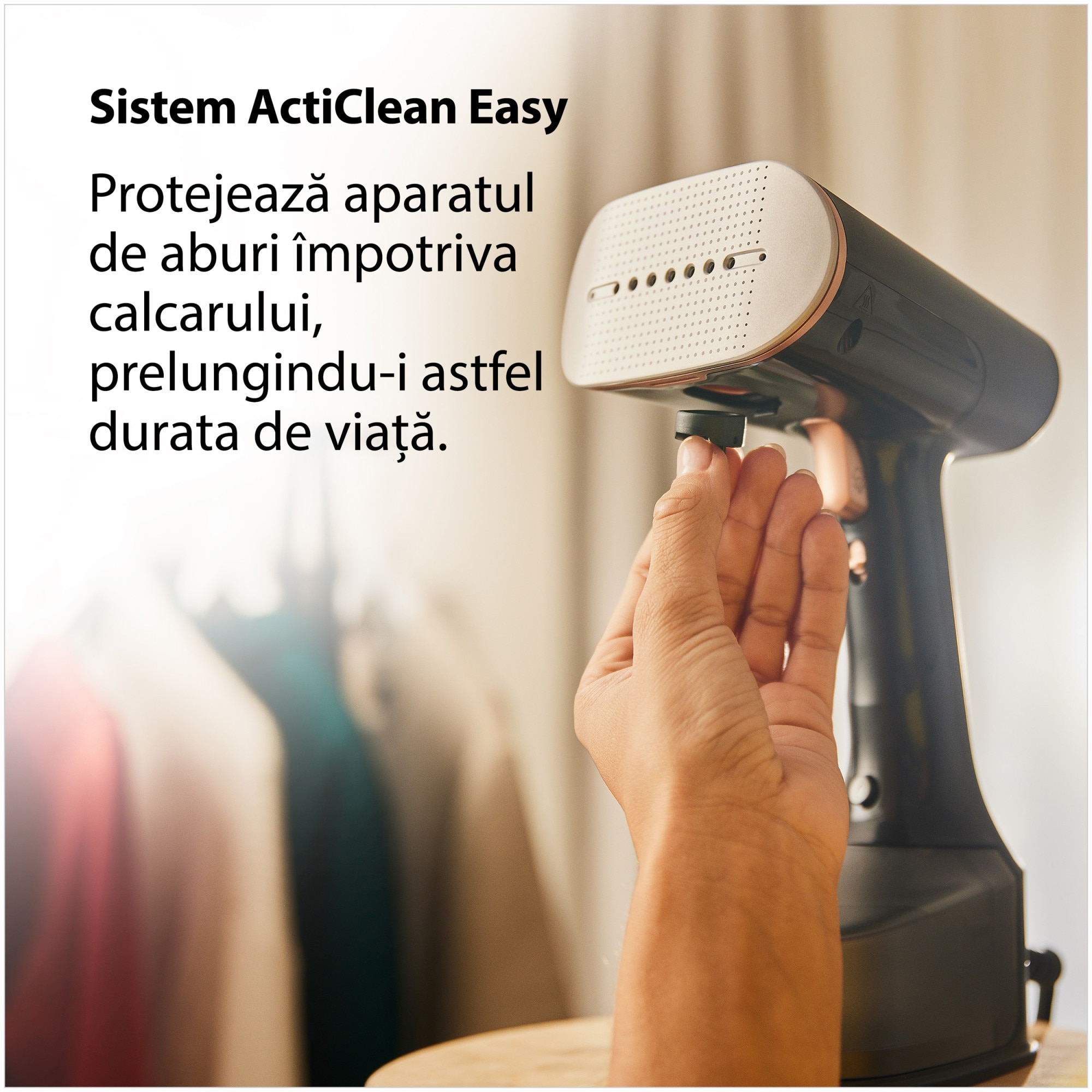 Aparat de calcat vertical cu abur Braun GS7077BK 0X13810102, 1600W, abur variabil 35 g/min, rezervor detasabil 250 ml, sistem ActiClean Easy, talpa ceramica Dual FreeGlide 3D, incalzire rapida 35 sec, perie pentru tesaturi groase, Negru