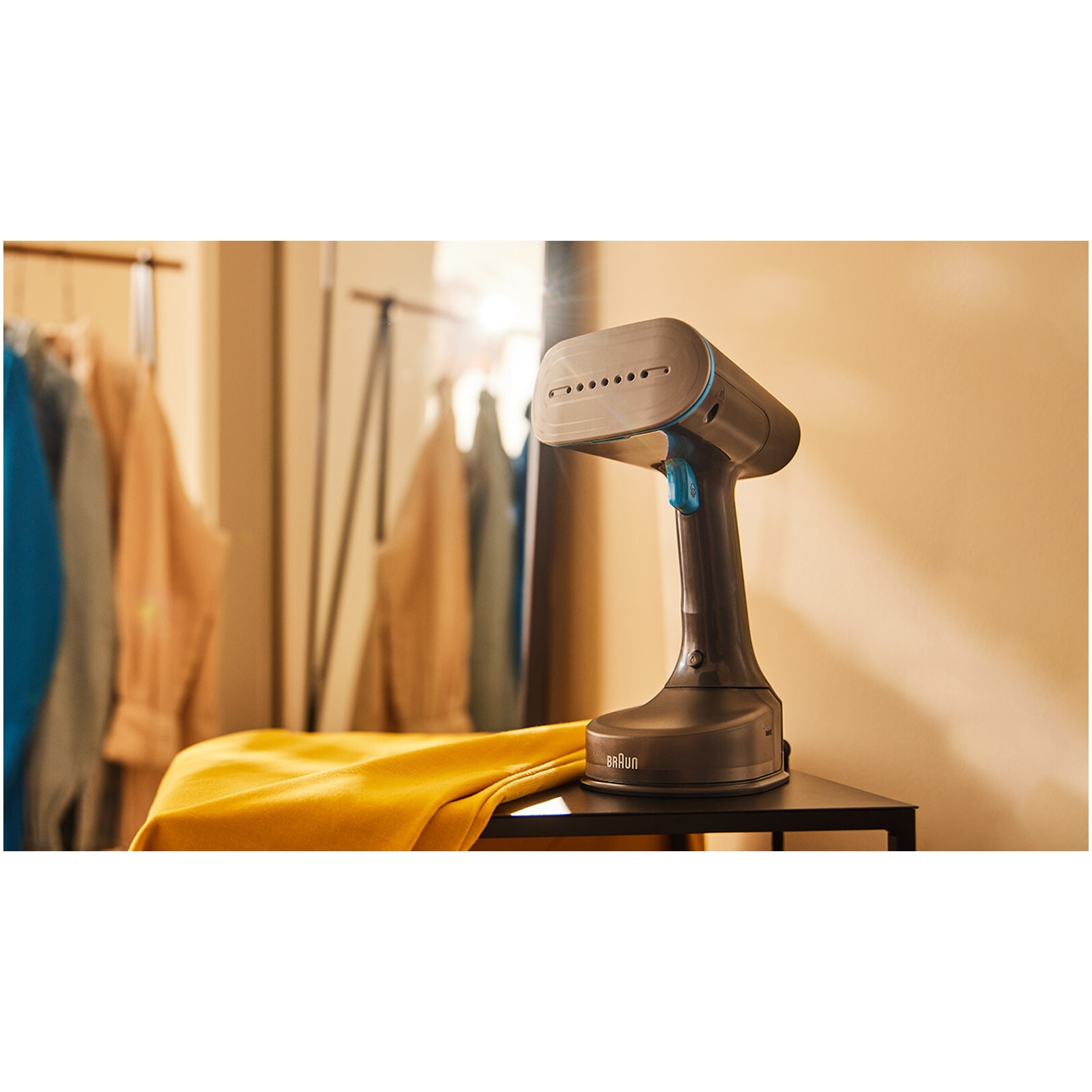 Aparat de calcat vertical cu abur Braun GS5031BL 0X13810101, 1200W, abur variabil 25 g/min, rezervor detasabil 150 ml, talpa Dual FreeGlide 3D, incalzire rapida 45 sec, perie pentru tesaturi groase, Albastru