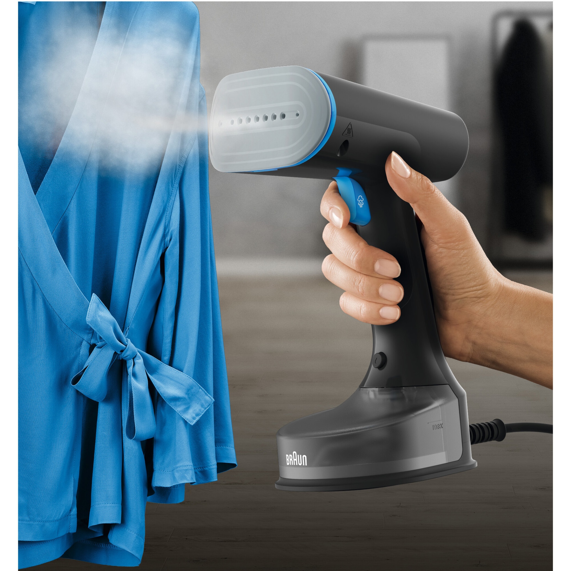 Aparat de calcat vertical cu abur Braun GS5031BL 0X13810101, 1200W, abur variabil 25 g/min, rezervor detasabil 150 ml, talpa Dual FreeGlide 3D, incalzire rapida 45 sec, perie pentru tesaturi groase, Albastru
