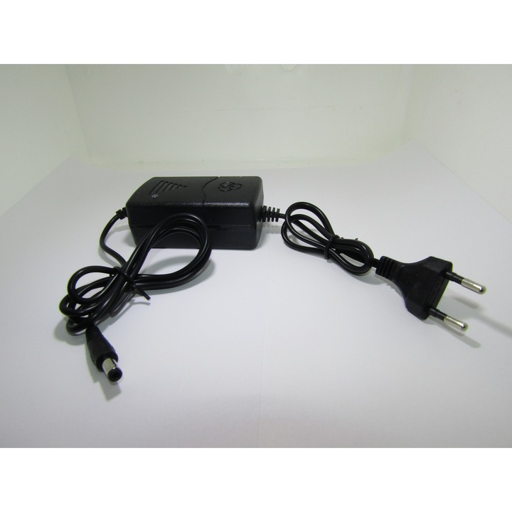 Sursa alimentare 100V - 240V DC 12V 2A