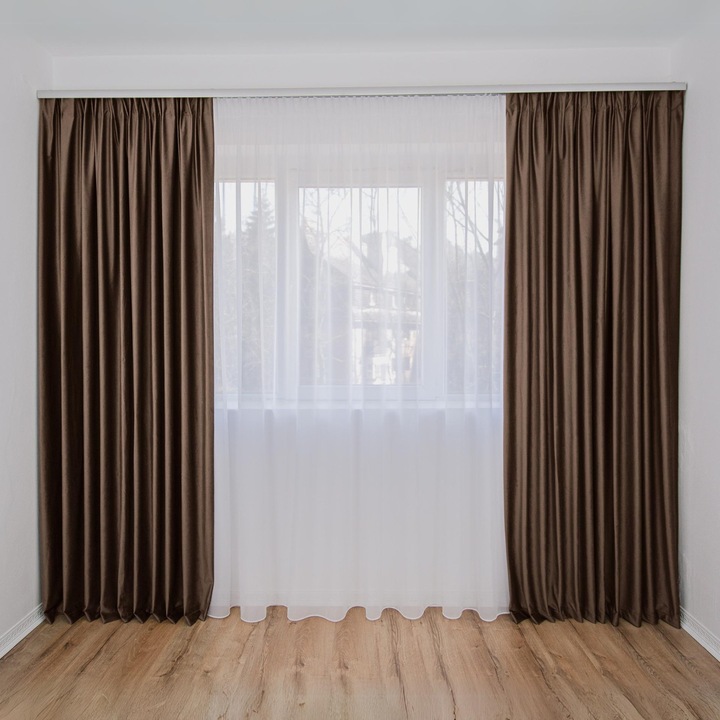 Set Complet Decolis, Draperie Catifea Maro 2 buc x 175 cm, cu Perdea Triplu Voal Alb 1 buc x 400 cm, H-250 cm