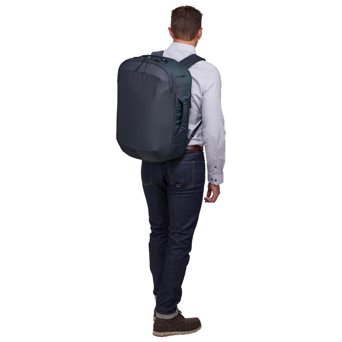 Rucsac de calatorie potrivit pentru un laptop 16" si o tableta de 12.9", 40 L, Negru