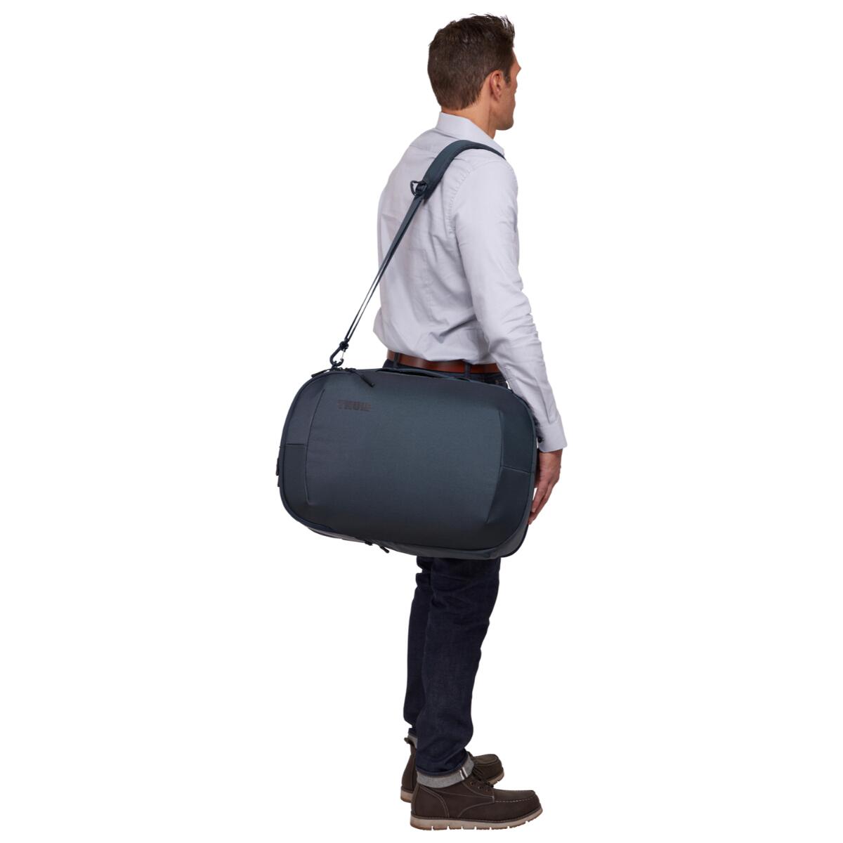 Rucsac de calatorie potrivit pentru un laptop 16" si o tableta de 12.9", 40 L, Negru
