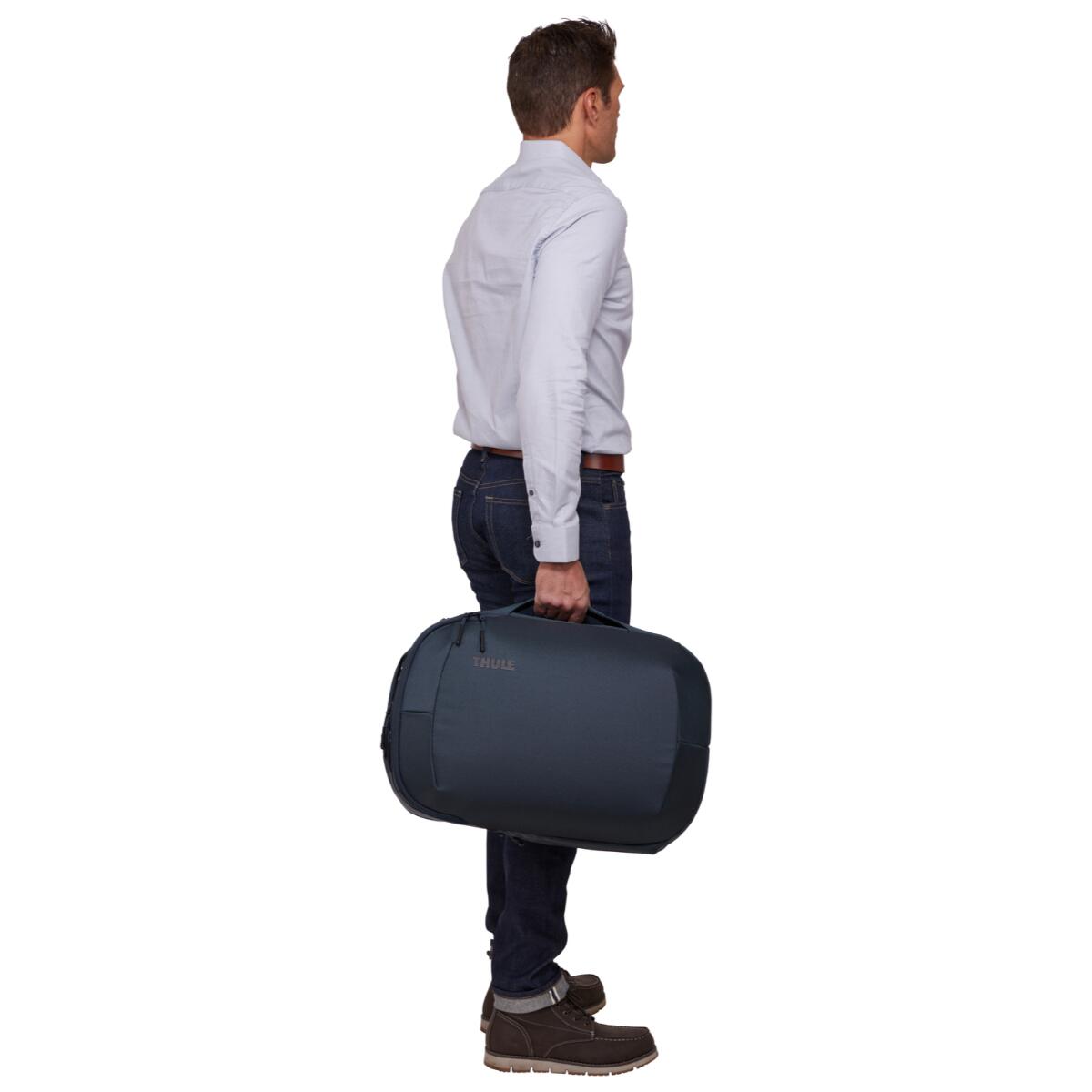 Rucsac de calatorie potrivit pentru un laptop 16" si o tableta de 12.9", 40 L, Negru