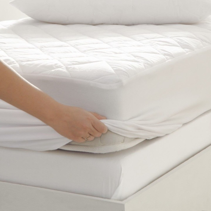 Husa protectie pat matlasata ultrasonic impermeabila pentru saltea de 160x200 cm cu bordura laterala Alb