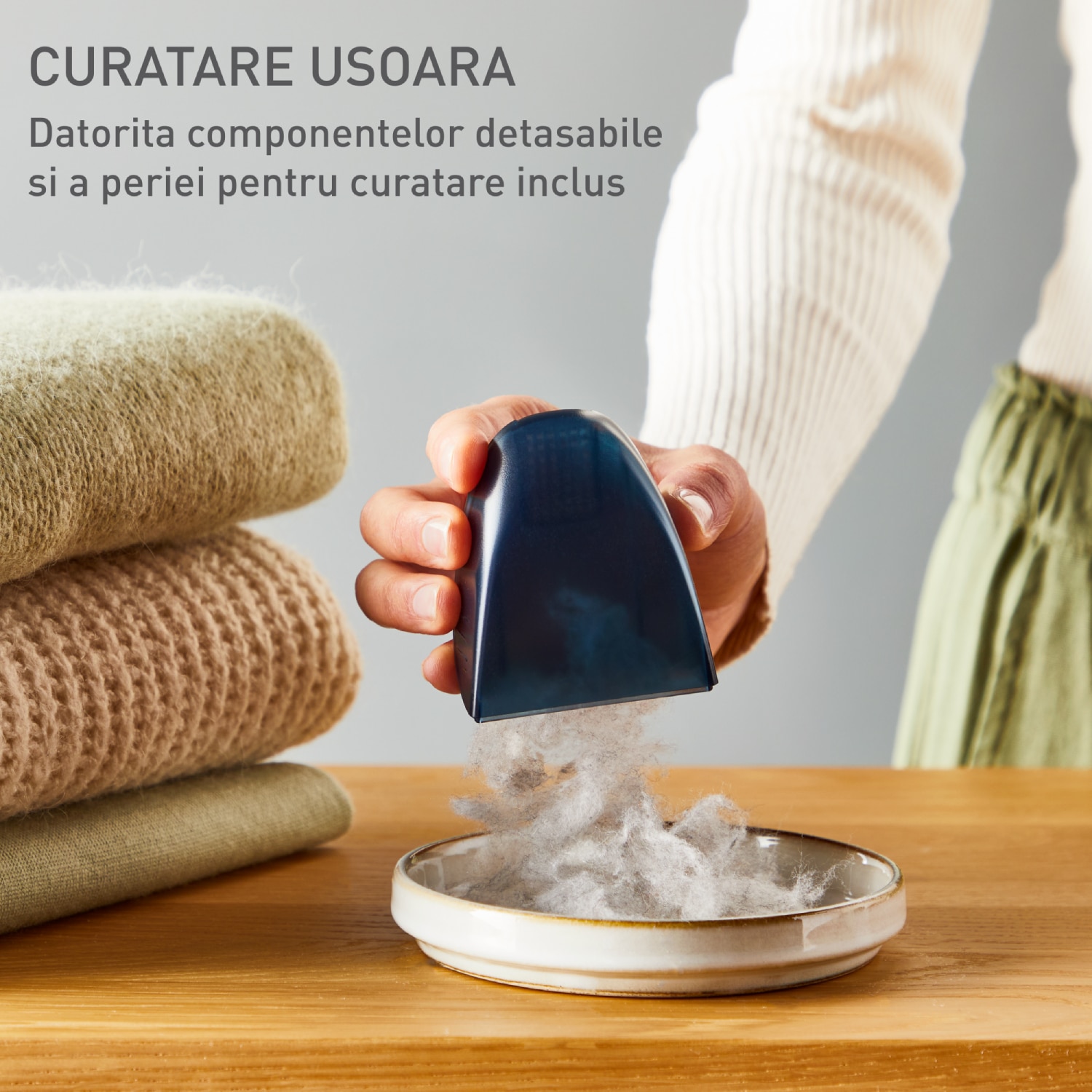 Aparat de curatat scame Tefal JB7002E0, cutit cu 3 lame din inox, 2 inaltimi de taiere, autonomie 40 minute, cablu USB inclus, maner pliabil, perie pentru curatare, albastru
