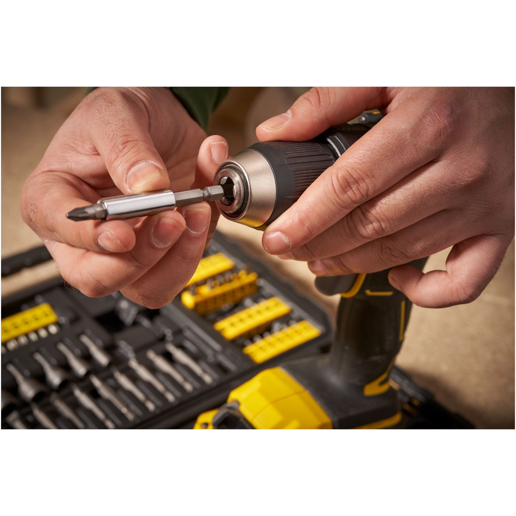 Set mixt 100 de piese de insurubat si gaurit Stanley STA88548-XJ