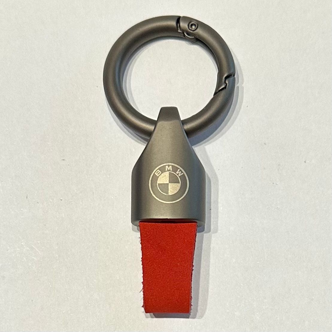 Breloc chei BMW din metal si piele intoarsa, Sigla Gravata, Negru Mat ...