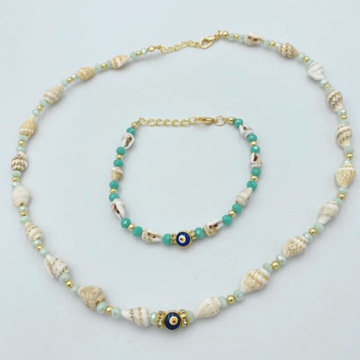 Set colier si bratara cu scoici albe si margele verde pastel: