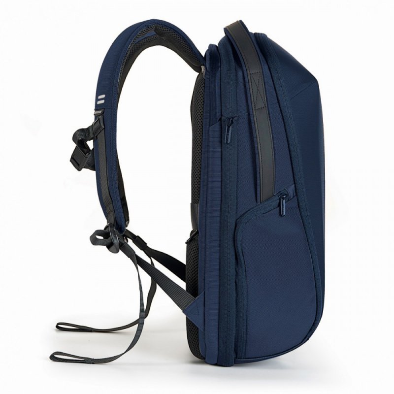 Rucsac XD Design BIZZ, materiale reciclate, extensibil, compartimentat, hidrofob, albastru marin/negru, 47x32x18/26cm