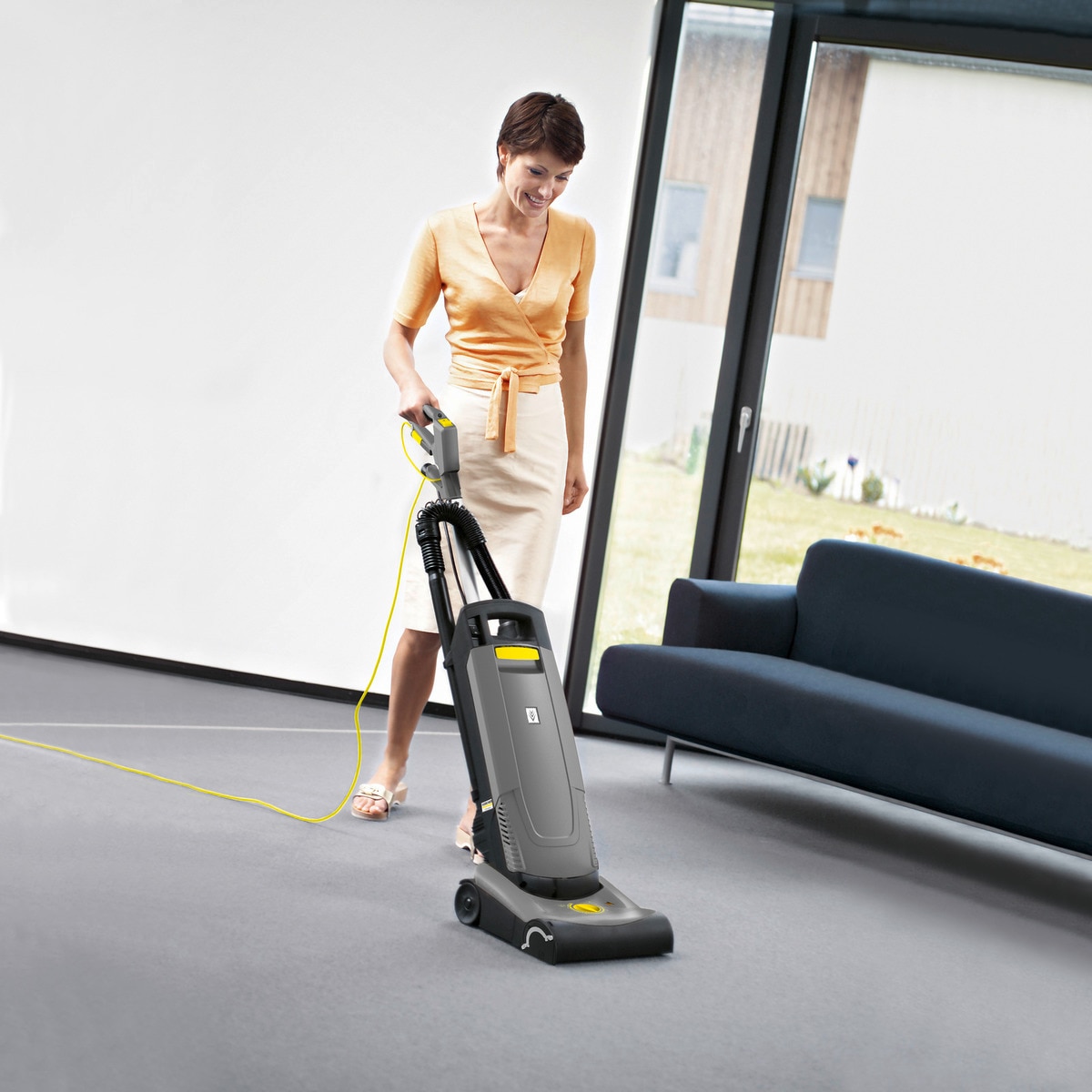 Aspirator vertical cu perie Karcher CV30/1, 850 W, 5.5l, 12m, 66db