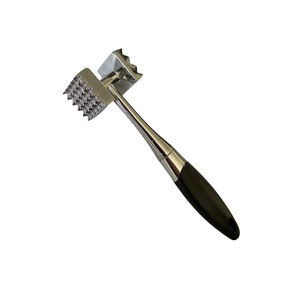 Polonice, linguri si clesti de bucatarie