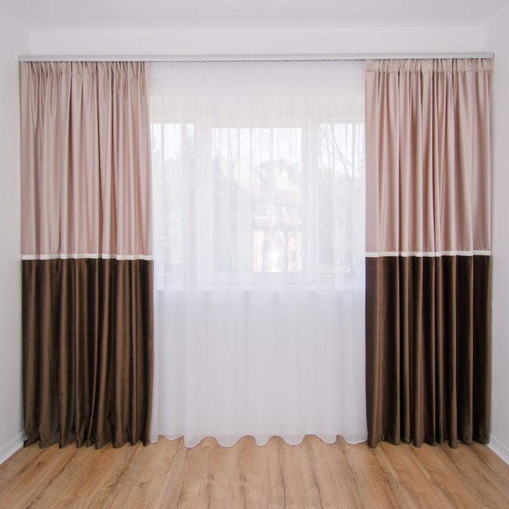 Set Complet Decolis, Draperie Catifea in Doua Culori Orizontal, Crem /Maro 2 buc x 150 cm, cu Perdea Triplu Voal Alb 1 buc x 300 cm, H-250 cm