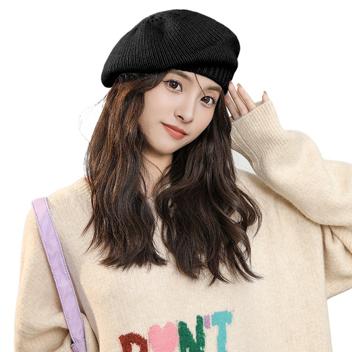 Sokoldalú barett a japán őszi és téli rendszer alatt, fekete arcot mutat