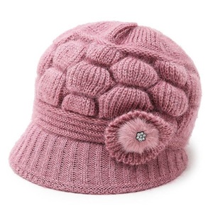 Női kalapok és sapkák