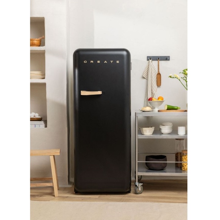 Frigider Retro CREATE, capacitate 281 litri, H 150 cm, congelator 21 litri, temperatura reglabila, 3 rafturi din sticla, 1 raft otel pentru sticle, 4 compartimente pe usa, compartiment fructe/legume, iluminare interioara, maner gold, negru