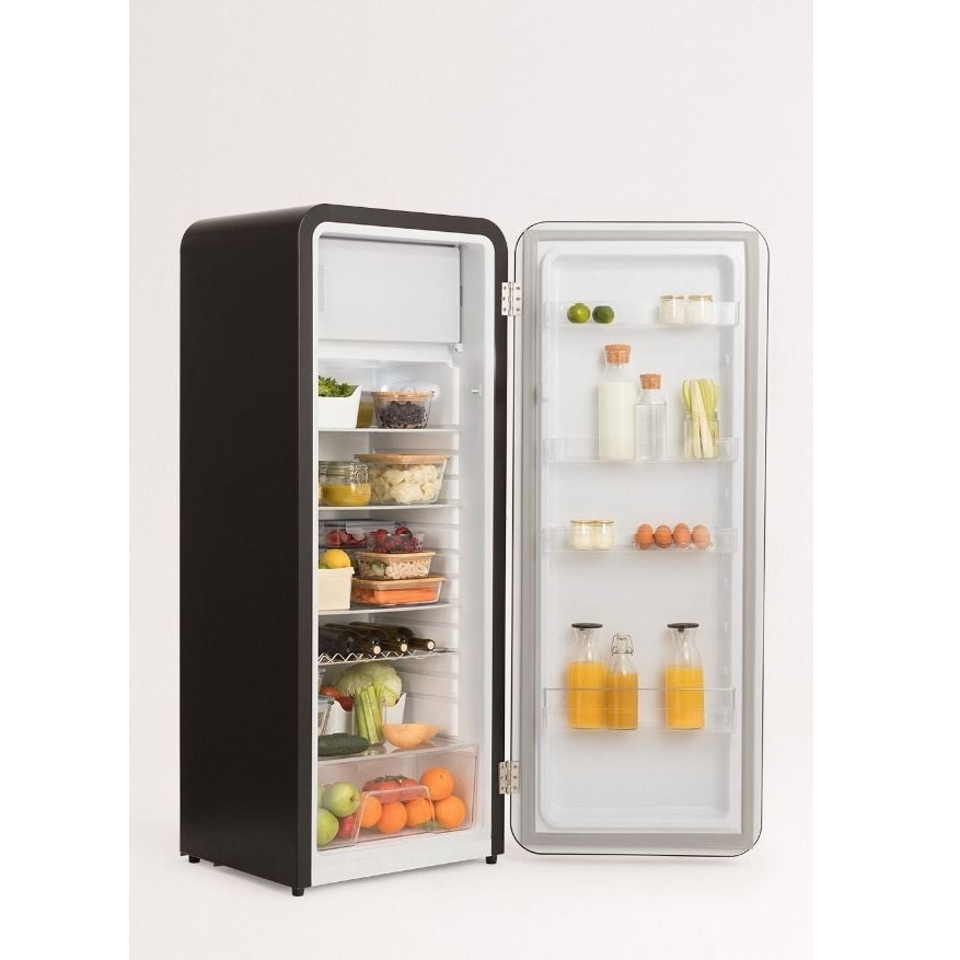 Frigider Retro CREATE, capacitate 281 litri, H 150 cm, congelator 21 litri, temperatura reglabila, 3 rafturi din sticla, 1 raft otel pentru sticle, 4 compartimente pe usa, compartiment fructe/legume, iluminare interioara, maner gold, negru