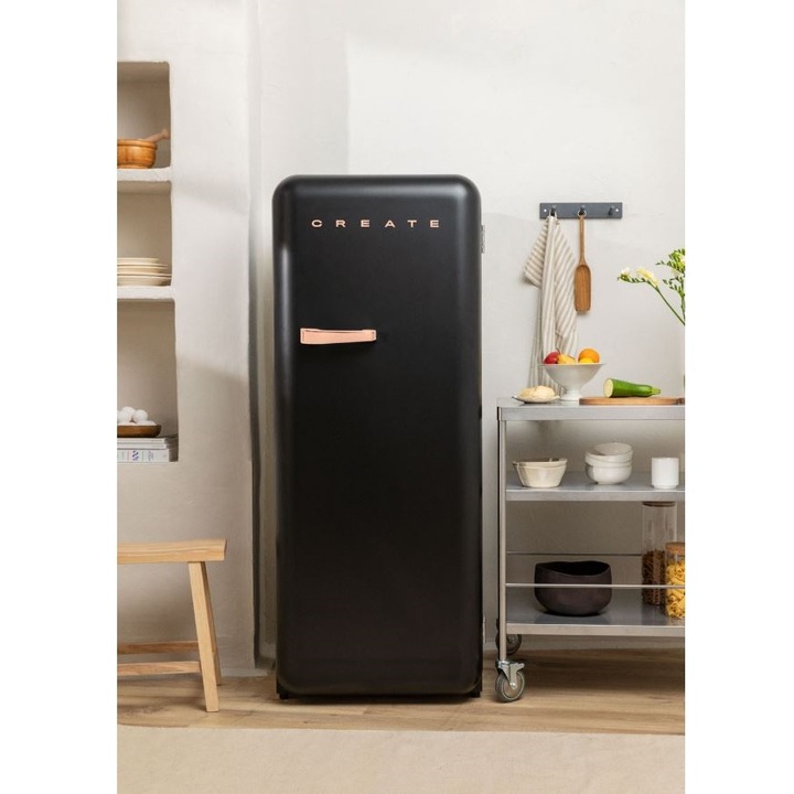 Frigider Retro CREATE, capacitate 281 litri, H 150 cm, congelator 21 litri, temperatura reglabila, 3 rafturi din sticla, 1 raft otel pentru sticle, 4 compartimente pe usa, compartiment fructe/legume, iluminare interioara, maner rose gold, negru