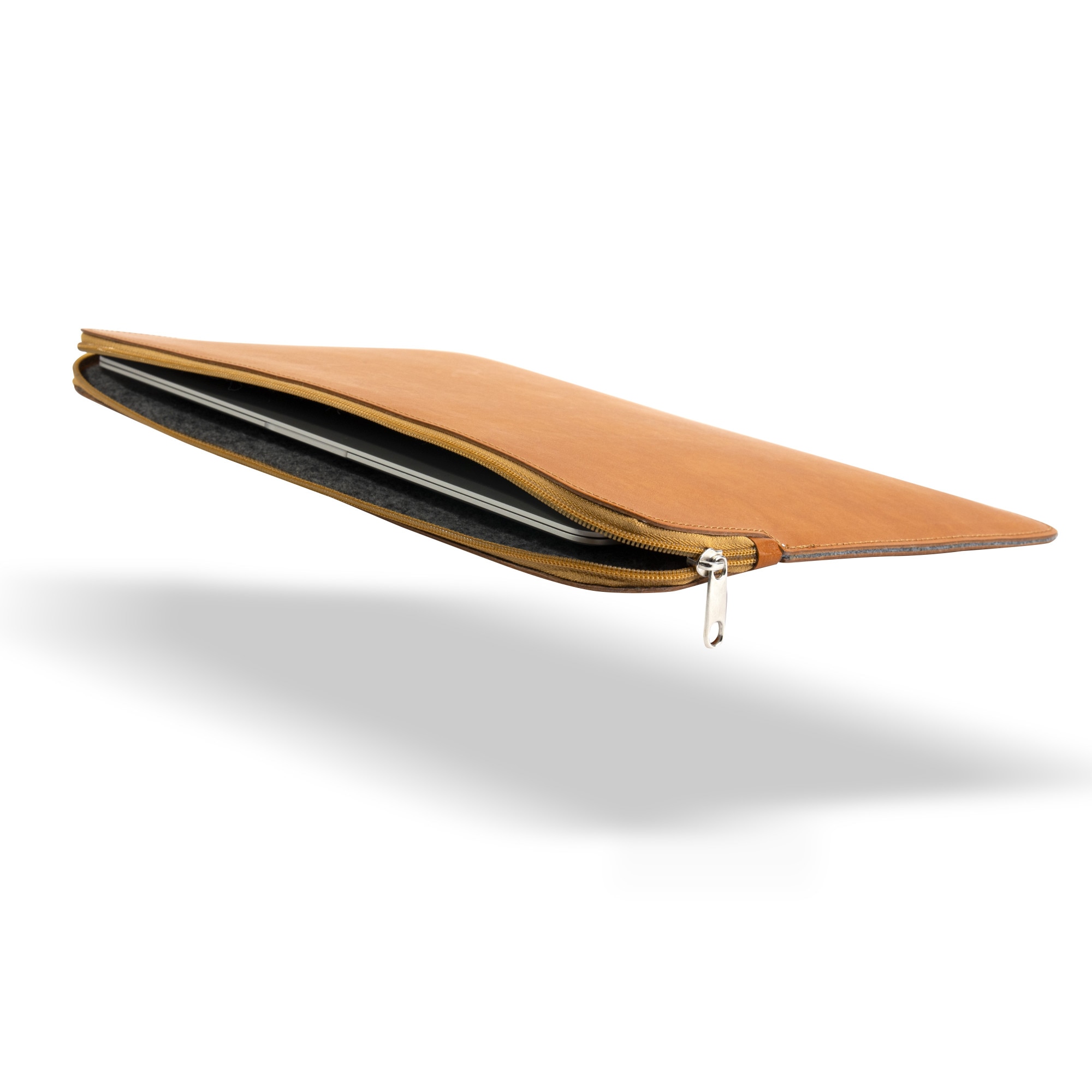 Husa de piele premium cu fermoar pentru MACBOOK AIR 15, culoare maro