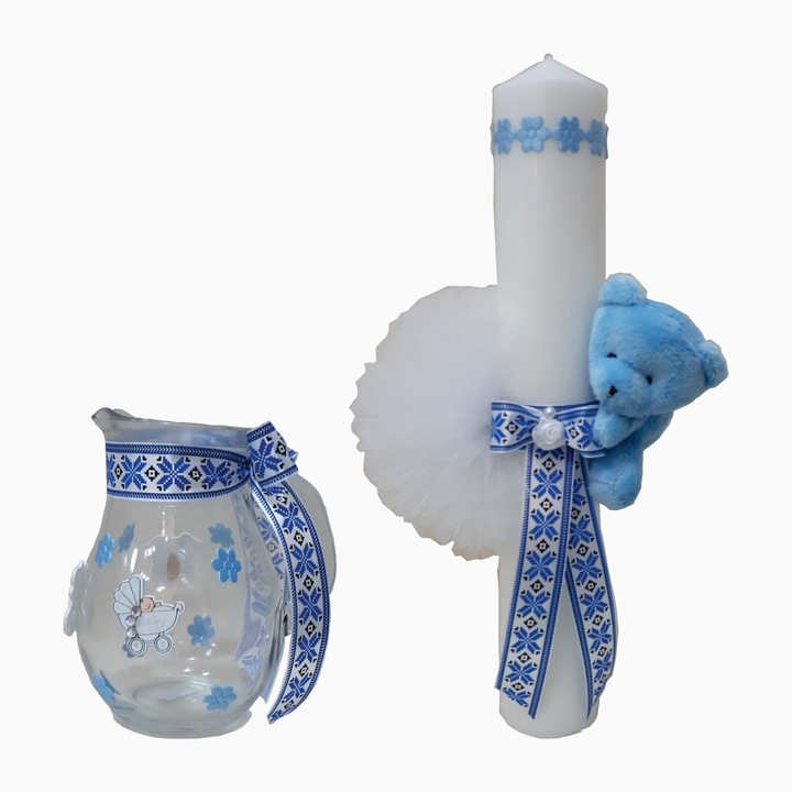 Set Lumanare de Botez lungime 35 cm, diametrul 6 cm si Canta de 0.5 l ornate cu tull, ursulet si banda satin, cu motive traditionale in culorile albastru si alb