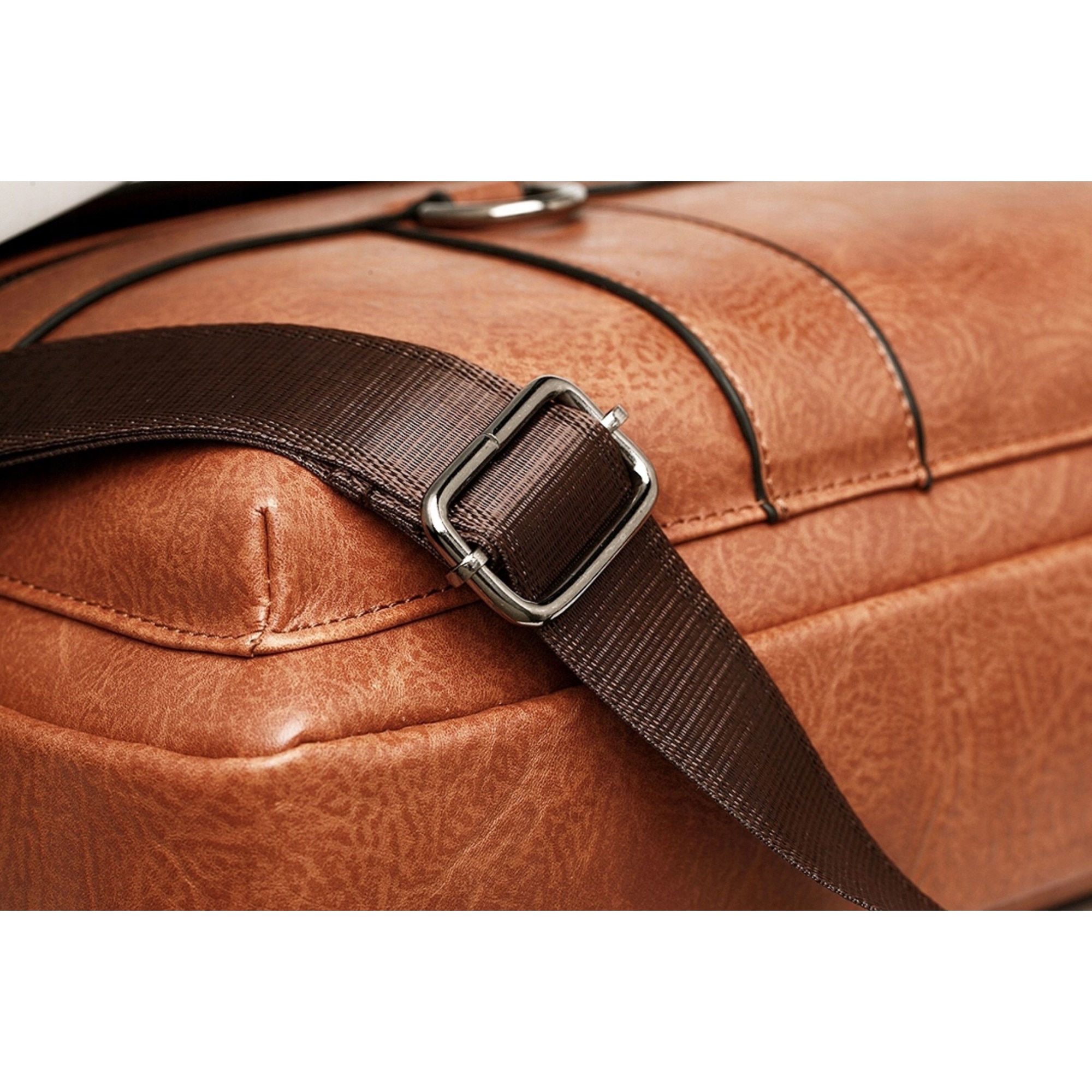 Geanta business eleganta cu fermoar pentru laptop din piele ecologica culoare maro, compatibilitate laptop pana la 15'6 inch