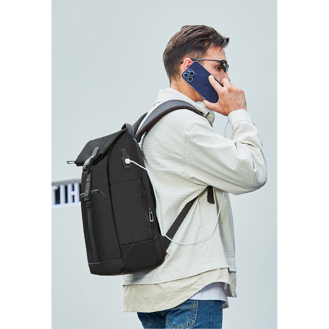 Ghiozdan multifunctional, 20-35 Litri, impermeabil, compartiment laptop de 16 inch, porturi de incarcare USB si TYPE C, potrivit pentru calatorii de afaceri si turistice, usor, catarama magnetica de inchidere, unisex, dimensiuni 45 X30 X 15 cm, Negru