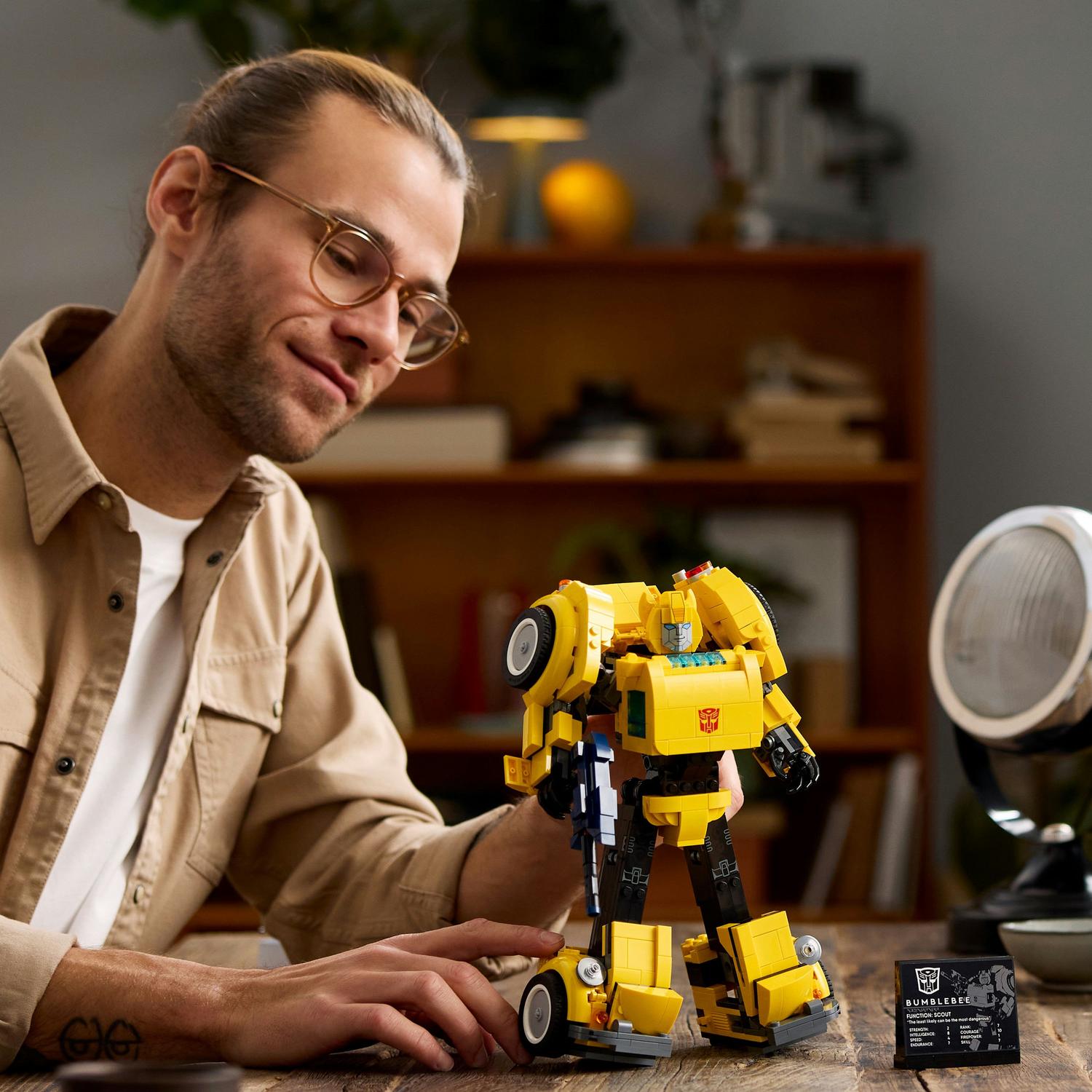 LEGO® Icons Creator Expert - Bumblebee 10338, 950 piese - eMAG.ro