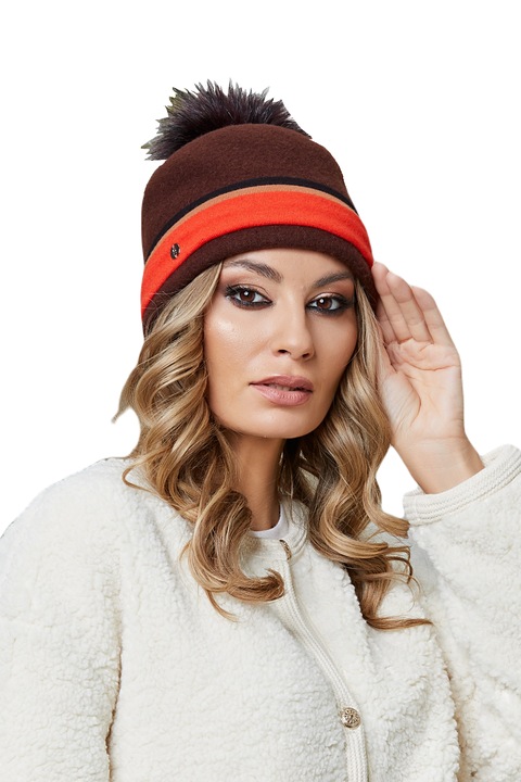 Дамска шапка с помпон Adira, 100% мериносова вълна, цвят тъмно кафяв