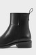 Vagabond Shoemakers, Ghete de piele, Negru