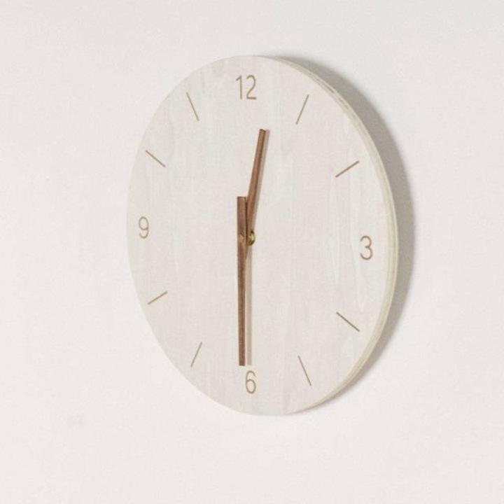 Egyszerű fa falióra - 2. minta