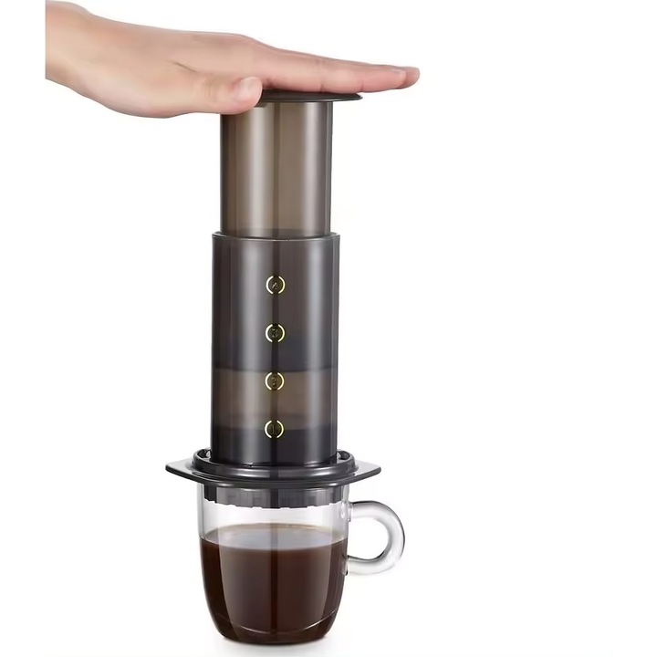 Aparat de cafea portabil, tip presa franceza