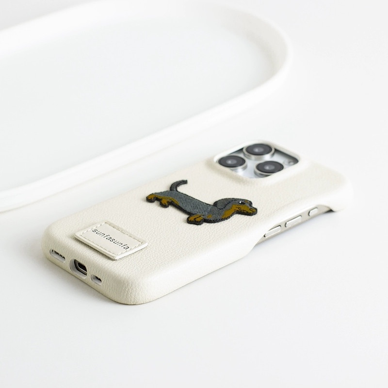 Husa de protectie, pentru iPhone 15, piele cu broderie teckel, crem