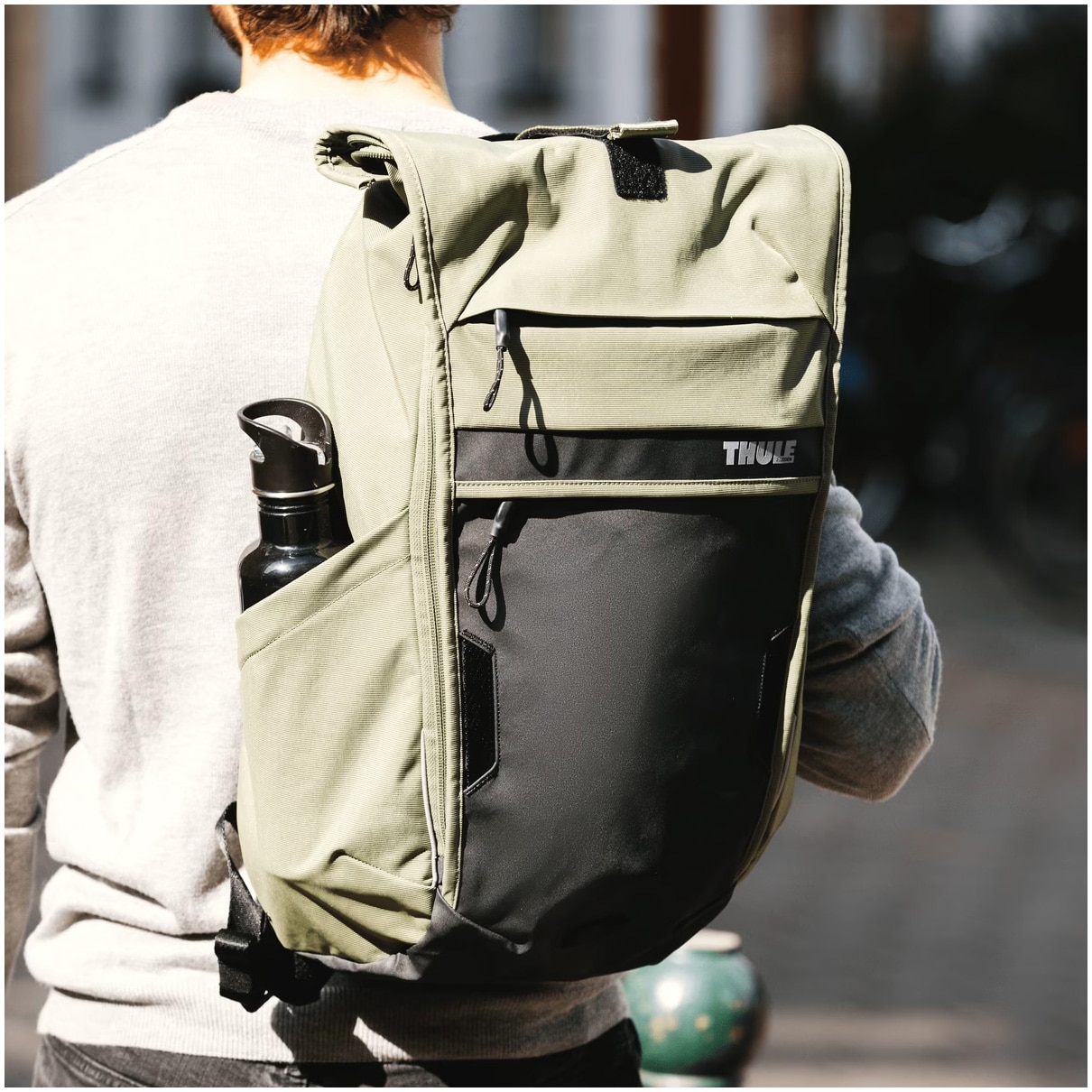 Rucsac Thule Paramount, 18 l, pentru notebook de max. 15.6 inch, 1 compartiment, buzunar frontal x 2, buzunar lateral x 2, waterproof, nylon, olive