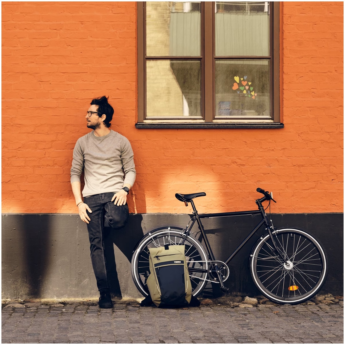 Rucsac Thule Paramount, 18 l, pentru notebook de max. 15.6 inch, 1 compartiment, buzunar frontal x 2, buzunar lateral x 2, waterproof, nylon, olive