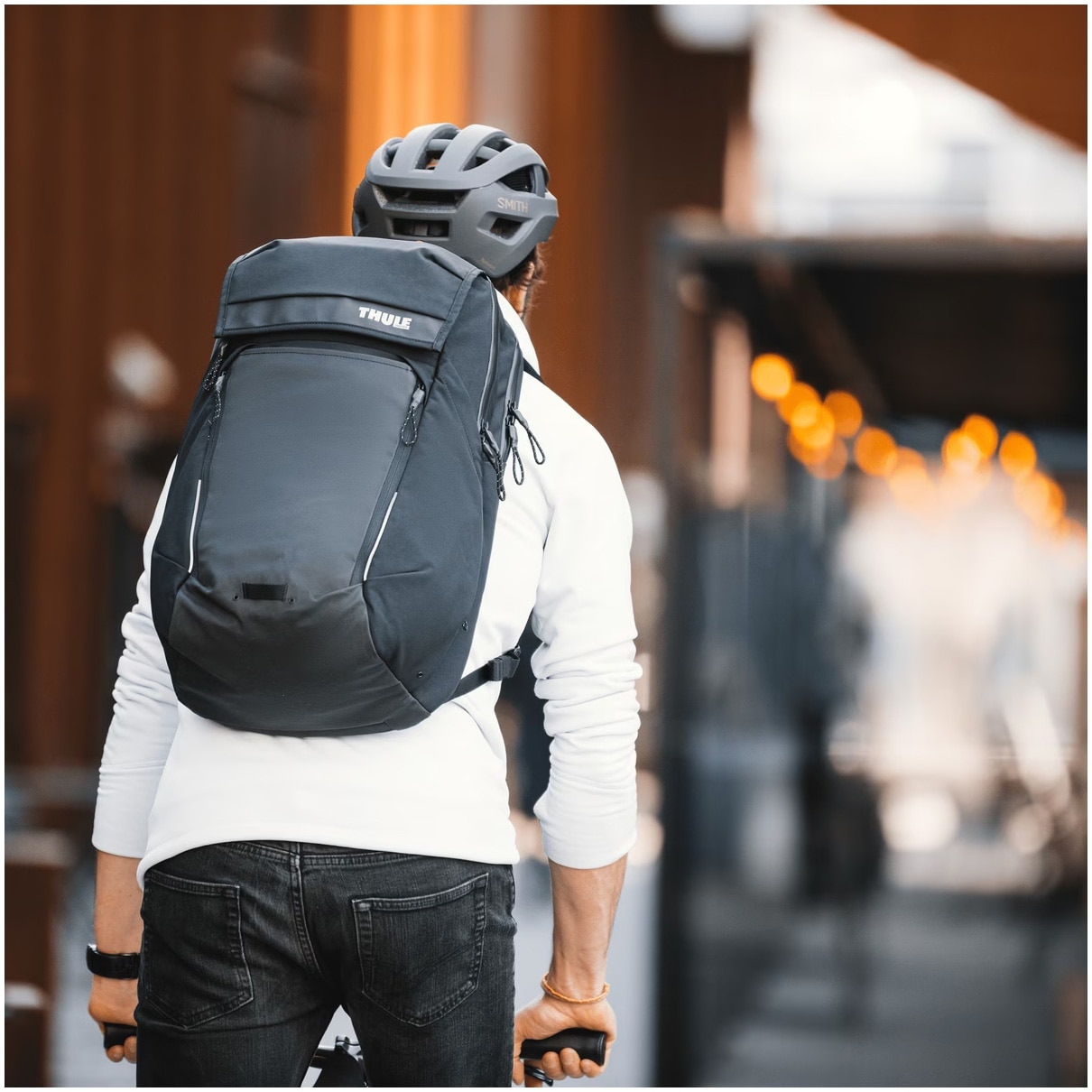 Rucsac Thule Paramount Commuter, 27 l, pentru notebook de max. 15.6 inch, 1 compartiment, buzunar frontal x 2 , buzunar lateral x 2, waterproof, nylon, negru